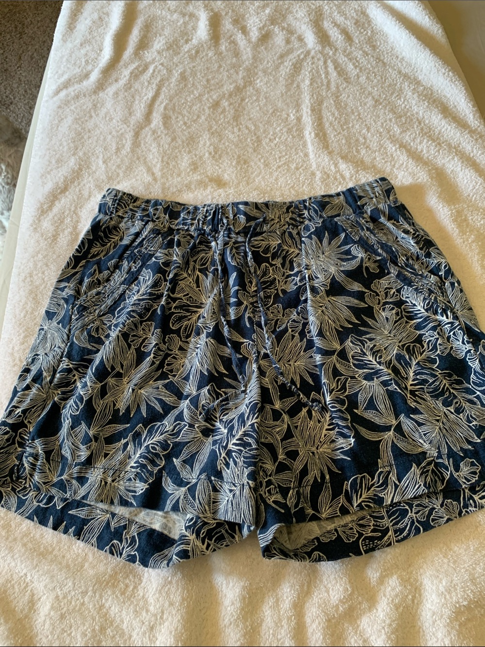 Briggs New York Navy Blue Floral Elastic-Waist Bermudas